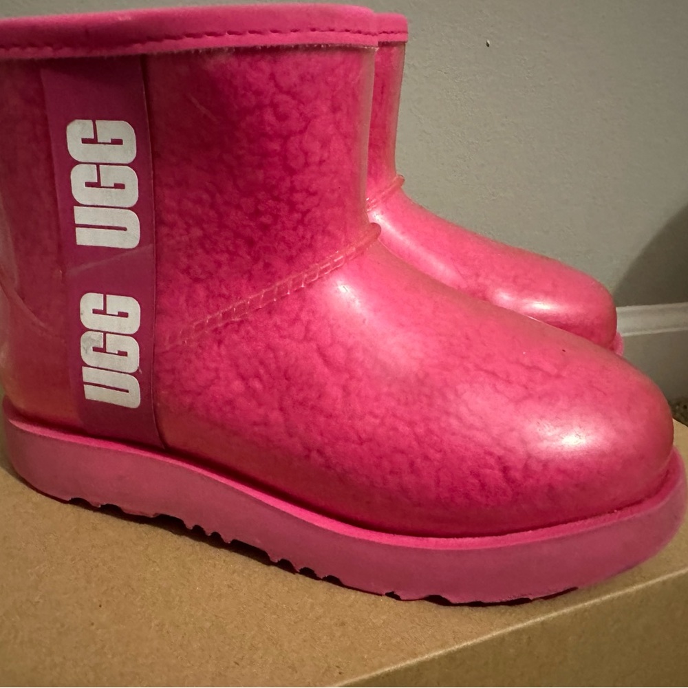 Girls Pink Ugg boots size 13